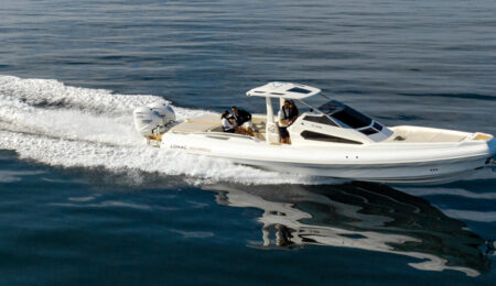 lomac-gt-12.5-granturismo-prova-in-mare-fuoribordo-yamaha-450-hp-in-navigazione