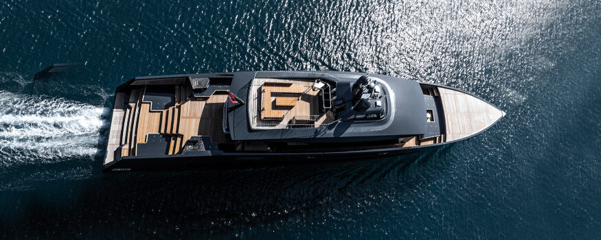 alia-yachts-sam-45m-in-navigazione-con-vista-dall-alto