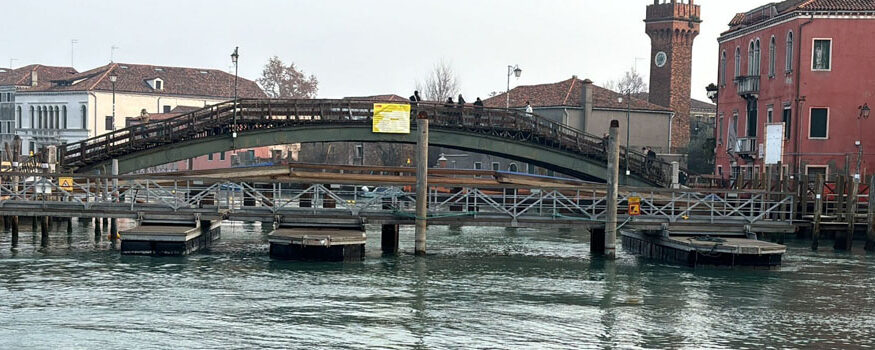 pontile galleggiante per ponte pedonale a Murano